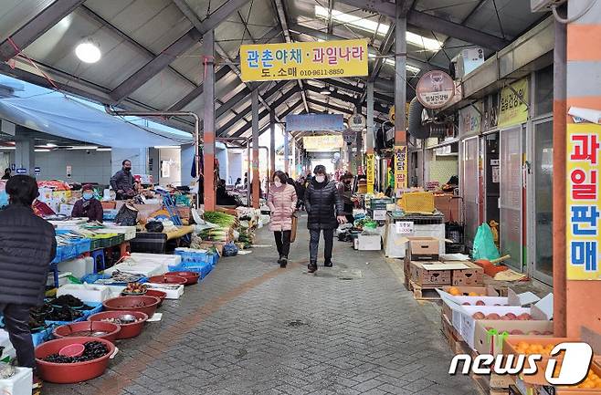 전북 임실군의 한 전통시장 모습. 전북도는 오는 28일까지 설 명절 대비 재난취약시설 안전 점검을 실시한다./뉴스1