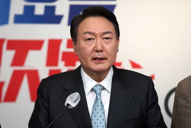 윤석열 국민의힘 대선 후보가 13일 오후 서울 여의도 중앙당사에서 전기요금 관련 공약을 발표하고 있다. 국회사진기자단