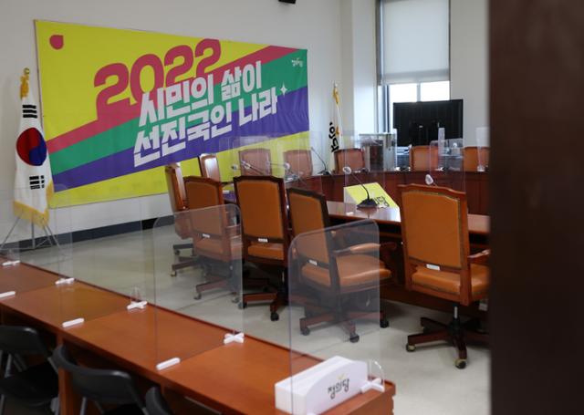 13일 정의당 선대위회의가 열리는 국회 회의실이 비어 있다. 국회사진기자단