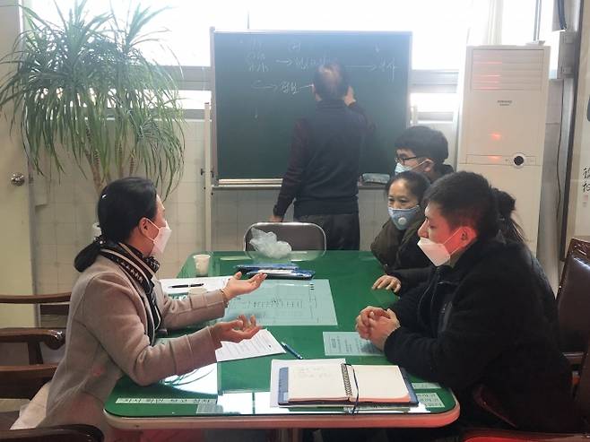 의성군은 지역 내 거주 외국인의 원활한 언어 소통을 위해 통역지원 사업을 추진한다. (의성군 제공) 2022.01.14