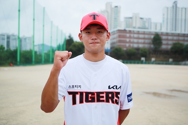 이제 프로 선수로서 첫 발을 뗀 김도영이 김종국 감독으로부터 "기본기가 잘 돼 있다"는 칭찬을 받았다. 이제 프로 레벨에서 통할 수 있는 실력을 지녔음을 증명하는 일 만 남았다.             사진=KIA 타이거즈 제공