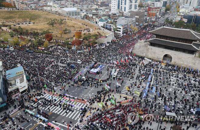 작년 11월 동대문 앞 전국노동자대회 [연합뉴스 자료 사진]