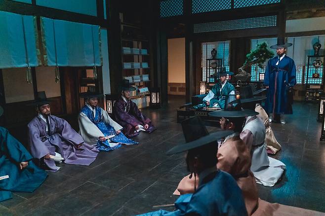 동덕회는 정조가 즉위한 뒤 자신을 도운 이들과 함께 꾸린 모임이다. 드라마 속 동덕회 회동 장면. <문화방송> 제공
