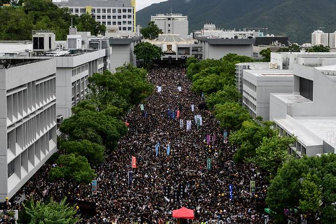 2019년 9월 홍콩중문대에 모인 학생 시위대. (사진=AFP)