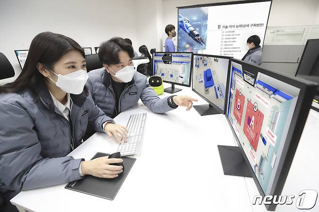 KT는 한국로봇산업진흥원과 '5G 첨단제도 실증환경 테스트베드(시험대) 구축 사업' 계약을 체결했다고 16일 밝혔다.(KT 제공) © 뉴스1
