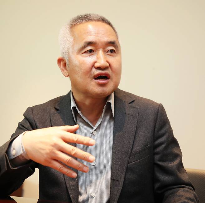 '나 홀로 읽는 도덕경'을 쓴 최진석 서강대 명예교수가 2021년 3월 30일 서울 강남구 압구정동 한 사무실에서 본지와 인터뷰를 하고 있다.  /김연정 객원기자