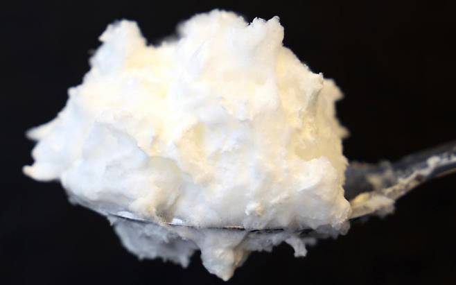 곰팡이로 만든 계란 흰자에서 거품을 낸 모습.  핀란드 VTT 기술연구센터 제공