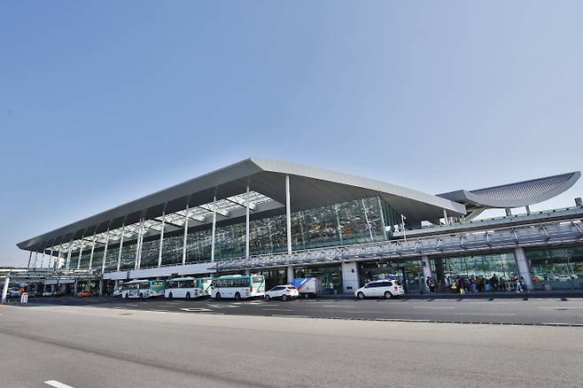 신도시 개발론에 휩싸인 김포국제공항.