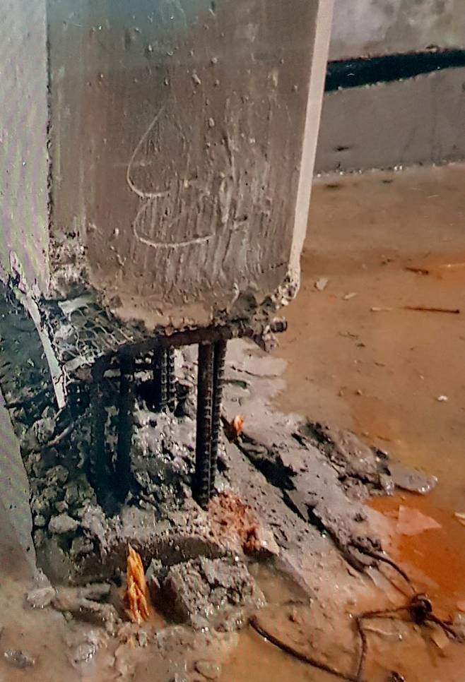 [광주=뉴시스] 변재훈 기자 = 광주 현대산업개발 신축 아파트 붕괴 사고 현장에서 지난해 3월께(추정) 공사 관계자가 촬영한 지하층 내부 모습. (사진=독자 제공) 2022.01.15. photo@newsis.com *재판매 및 DB 금지