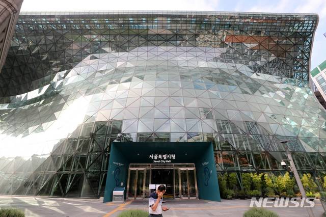 [서울=뉴시스] 서울시가 국공립어린이집을 대상으로 광역자치단체 최초로 실시한 '교사 대 아동비율 축소' 시범사업을 오는 3월부터 민간‧가정어린이집까지 확대한다고 16일 밝혔다. (사진=뉴시스DB) photo@newsis.com