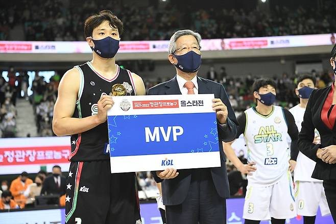 올스타전 MVP 허웅(왼쪽). [사진 KBL]