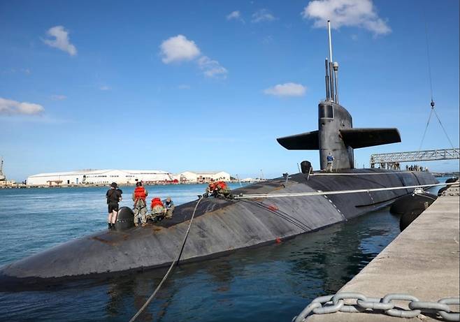 괌에 정박한 미국 핵추진 잠수함 'USS 네바다'. 미 해군 홈페이지 캡처. 연합뉴스