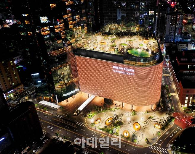 제주 드림타워 복합리조트 전경 및 야외 풀테크