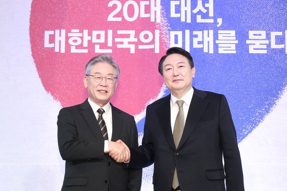 이재명(왼쪽) 더불어민주당 대선 후보와 윤석열 국민의힘 대선 후보. 임현동 기자