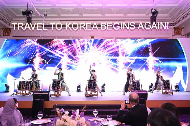 두바이엑스포 한국관광의밤을 빛낸 전통타악연주단의 역동적인 울림
