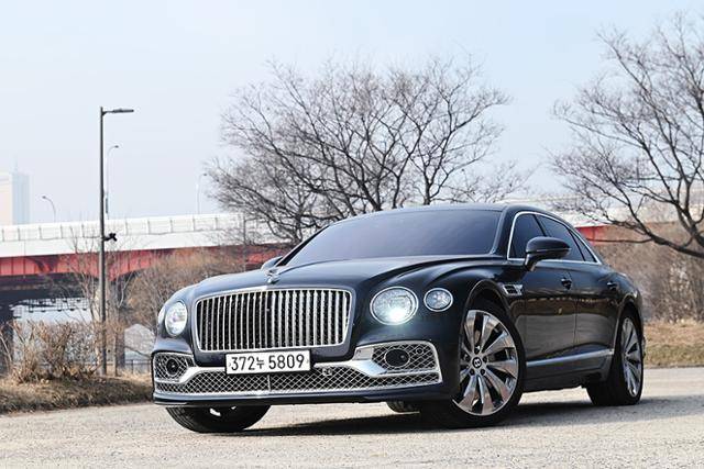 벤틀리 플라잉 스퍼 V8 시승기