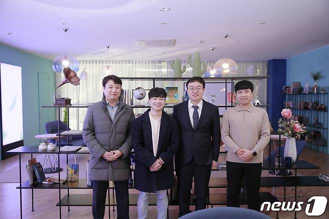 (왼쪽부터)임찬웅 박사, 박진우 연구원, 이동욱 교수, 박진태 연구원.(UNIST 제공)© 뉴스1