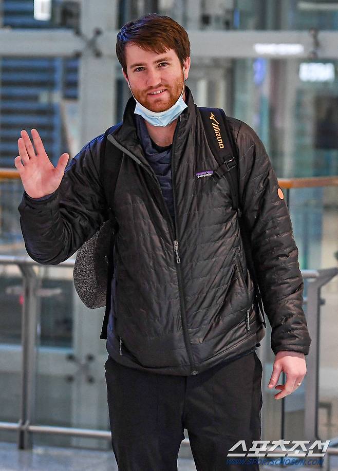 롯데 자이언츠 새로운 외국인 투수 찰리 반스가 20일 인천국제공항을 통해 입국했다. 인천공항=박재만 기자 pjm@sportschosun.com