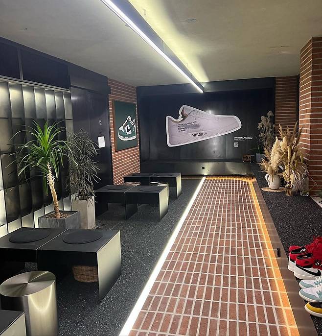 김우일 사진작가의 사진 작품도 함께 전시된 공간/호아드 갤러리