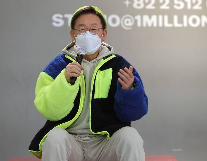 이재명 더불어민주당 대선 후보가 20일 서울 성동구 원밀리언 댄스 스튜디오에서 열린 'JM, 우리가 원하던게 이거잖아 - 리아킴, 백구영, 영제이, 시미즈, 하리무, 루트와의 만남'에서 발언하고 있다. /연합뉴스