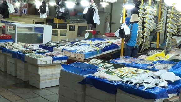 오는 24일부터 30일까지 진행되는 대한민국 수산대전에 선정된 정읍시 샘고을 시장의 생선가게.[사진=정읍시청]