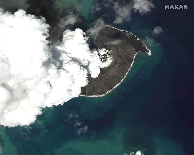 [통가=AP/뉴시스] 맥사 테크놀로지가 제공한 위성사진에 통가 해저화산 폭발전 통가 섬 일부 모습이다. 2022.01.20. *재판매 및 DB 금지