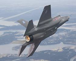 ⓒU.S. Air Force 국방비 삭감론자들은 F22 전투기·F35 전투기(위)와 공중레이저 사업 등을 도입하지 말자고 주장한다.