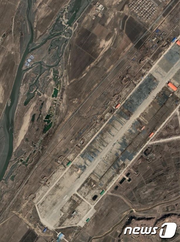 북한 평안북도에 위치한 의주비행장 위성사진 (구글 어스 캡처) © 뉴스1