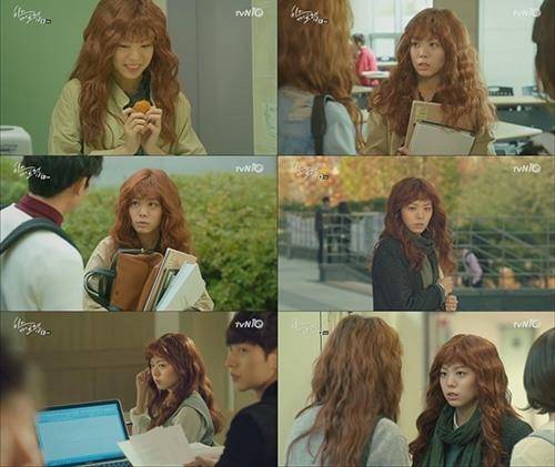 웹툰 '치즈인더트랩'은 높은 인기 덕에 드라마로 제작됐다. 홍설(김고은)을 머리부터 발끝까지 따라한 손민수(윤지원)가 등장하는 장면도 웹툰을 그대로 재현했다. tvN 캡처