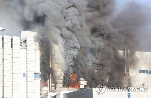 청주 에코프로비엠 공장서 큰불 [연합뉴스 자료사진]