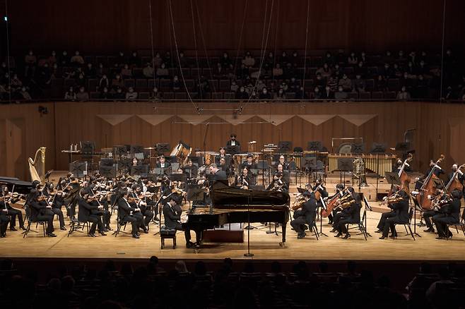 [서울=뉴시스]지난 23일 예술의전당 콘서트홀에서 열린 코리안심포니오케스트라 예술감독 다비트 라일란트 취임연주회. (사진=코리안심포니오케스트라 제공) 2022.01.24. photo@newsis.com  *재판매 및 DB 금지