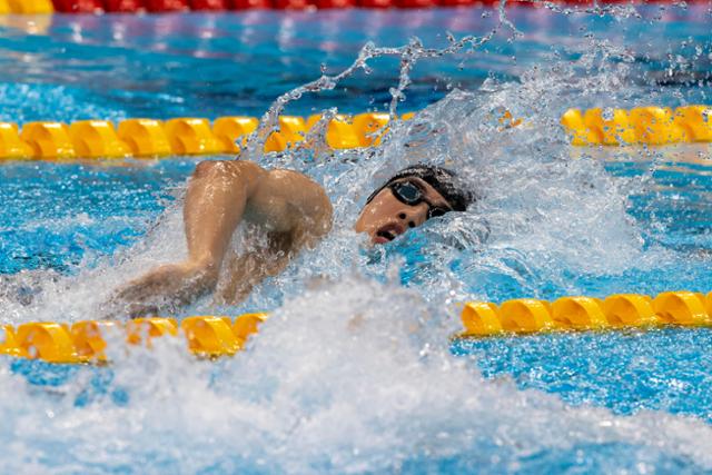 황선우가 일본 도쿄 수영 센터에서 지난해 7월 열린 올림픽 수영 남자 200미터 준결승에 출전해 역영하고 있다. 도쿄=올림픽사진공동취재단T
