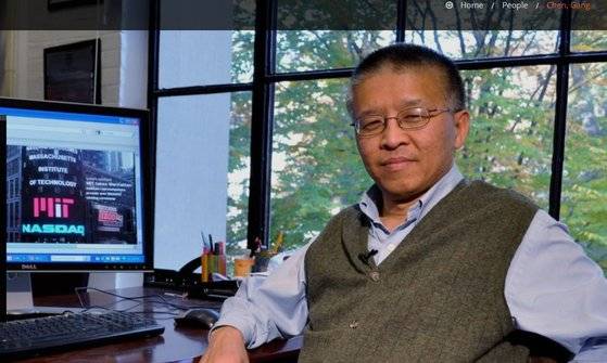 MIT의 첸강 교수. 스파이 누명을 썼다 최근 풀려났다. 사진은 MIT 홈페이지의 그의 공식 프로필 사진. 이젠 이런 미소는 잘 짓지 못한다고 한다. [MIT]