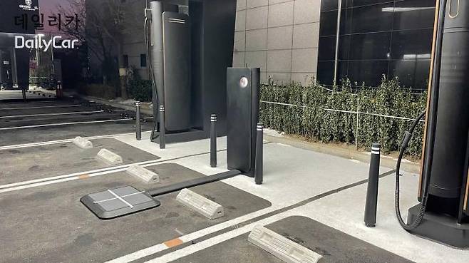 제네시스 강남에 설치된 전기차 무선충전기