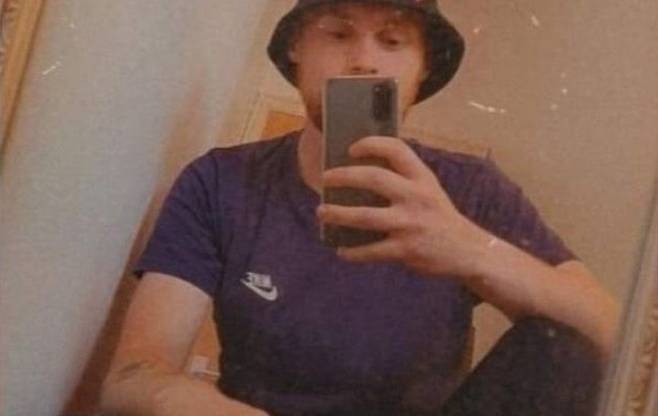 [서울=뉴시스] 잉글랜드 블랙풀 해변에서 스스로 바다에 뛰어든 여자친구를 구하기 위해 바다에 들어갔다 숨진 알렉스 생전 모습. (출처 : BBC 홈페이지 사진 캡쳐) 2022.01.26. *재판매 및 DB 금지