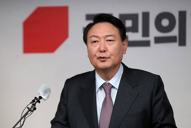 윤석열 국민의힘 대선 후보가 27일 서울 여의도 당사에서 정치 분야 공약을 발표하고 있다. 국회사진기자단