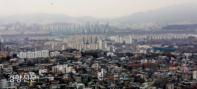 서울 남산서 바라본 용산과 반포 방향 아파트단지. 이석우 기자