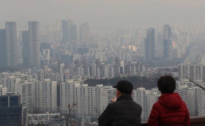 서울 강북의 아파트 단지들이 미세먼지로 뿌옇게 보이고있다.

[매경DB]