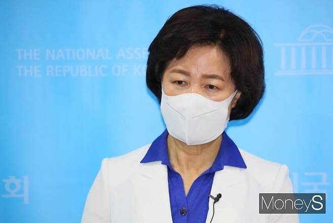 지난 26일 추미애 전 법무부 장관은 윤석열 국민의힘 대선 후보가 과거 유명 역술인에 ‘조국 전 법무부 장관이 대통령이 되느냐’는 질문을 했다고 주장했다. 사진은 지난해 9월 서울 여의도 국회 소통관에서의 추 전 법무부 장관. /사진=장동규 기자