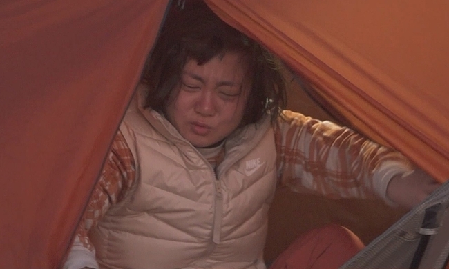 Comedian Park Na-rae is set to appear as a bear visual after a sunrise hibernation.Park Na-raes net, net, net Haru will be released on MBC I Live Alone broadcast on January 28th.Park Na-rae plans a night in a tent to decorate the new The Departure travel destination.The plan was to finish Haru with a star bruising by looking at the star filled the Jeju Island night sky, but Park Na-rae, who is lying on the bare floor and complaining of the pain of the spine, is caught and an unusual net is gathered to cause a loud noise.With night temperatures in Jeju Island down to zero, it began to get into trouble to the mesh tent; Park Na-rae grabs the flying mesh tent and creates a hilarious situation.Park Na-rae, who is divided into a mesh tent completed at the end of twists and turns, gives a tense feeling of I will not die because it is cold, I will die slowly.Park Na-rae is going to take out his homemade octopus from his backpack and make everyone faint, saying he will overcome the cold with a camping recipe.I started cooking with the momentum to chew a bowl right away, but once again the energy of the net came over and the situation was dizzying.It is noteworthy whether Park Na-rae can cook with persistent commitment.The Park Na-rae ticket Camping recipe was also not enough to overcome a cold wave reminiscent of Russia.It is said that the backpacker who watched this gave soju instead of hot packs, and it makes me laugh. Park Na-rae is the power of alcohol with the warmth of backpackers (?), and it is expected to go to the cold and front.Finally, the final goal of the new Departure trip is just around the corner: to wish for the sunrise of the unscrupulous.Attention is focused on whether Park Na-rae can open his eyes at sunrise time in a situation where even bed is not possible.The long-awaited morning-sighted appearance of Park Na-rae was the bear itself, which had been hibernated; it is noteworthy what happened last night and whether the sunrise reception was successful.