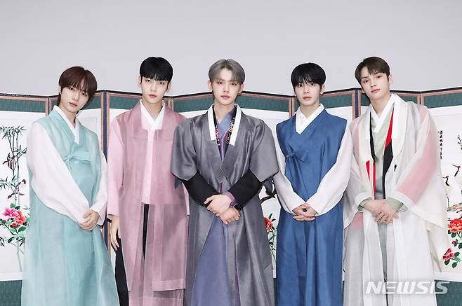 [서울=뉴시스] 투모로우바이투게더. 2022.01.29. (사진= 빅히트 뮤직 제공) photo@newsis.com*재판매 및 DB 금지