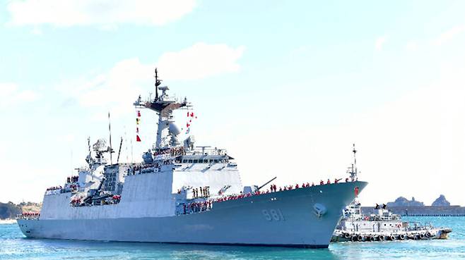 작년 11월 12일 아덴만을 향해 출발하는 청해부대 36진 최영함