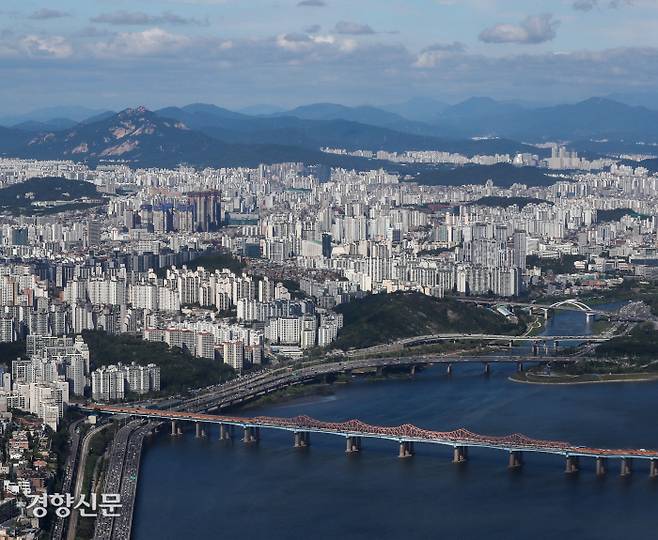 한강 상공에서 바라본 서울 성동구 지역 모습. 한수빈 기자