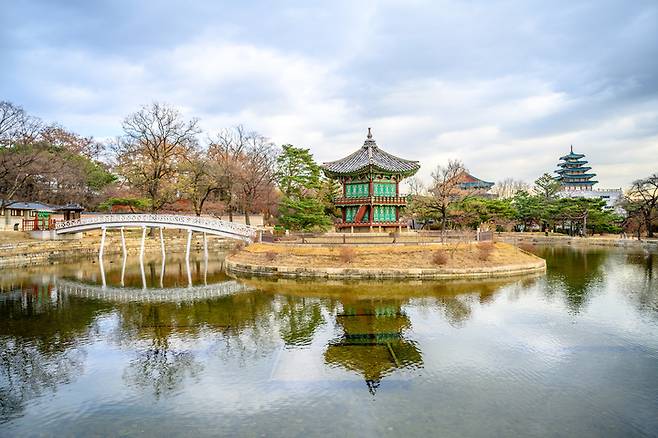 [서울=뉴시스] 경복궁 향원정 (사진=서울관광재단 제공) 2022.01.30. photo@newsis.com *재판매 및 DB 금지