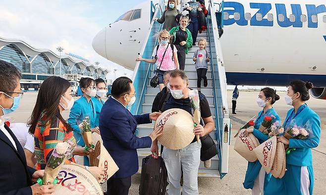 관광시장 뺏길까...3월 말 외국인관광 전면재개 서두르는 베트남