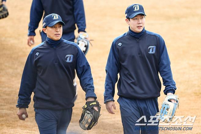 2022 NC 다이노스 스프링캠프가 2일 마산야구장에서 진행됐다. NC 손아섭, 박건우가 수비 훈련을 마친 뒤 더그아웃으로 향하고 있다. 창원=박재만 기자 pjm@sportschosun.com/2022.02.02/