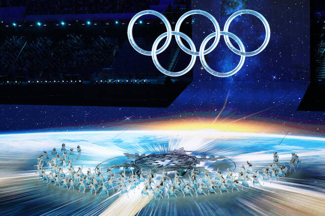 4일 오후 중국 베이징 국립경기장에서 열린 2022 베이징 동계올림픽 개회식에서 개막 공연이 펼쳐지고 있다. 연합뉴스