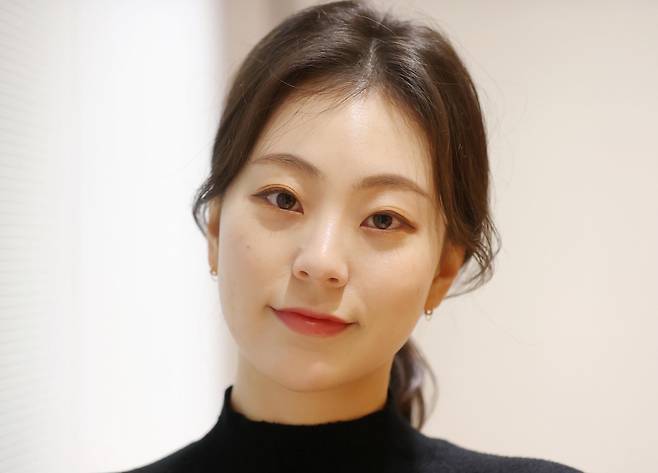 곽민정 KBS 피겨스케이팅 해설위원 (서울=연합뉴스) 이재희 기자 = 곽민정 KBS 피겨스케이팅 해설위원이 지난달 19일 서울 강남구 카페에서 연합뉴스와 인터뷰에 앞서 포즈를 취하고 있다. 2022.1.19 scape@yna.co.kr