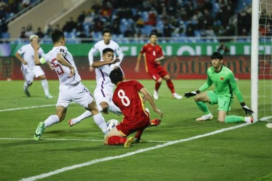 중국 남자축구대표팀은 지난 1일 벌어진 베트남과의 경기에서 3대1로 지며 카타르 월드컵 본선 진출의 꿈이 사라졌다. [중국 바이두 캡처]