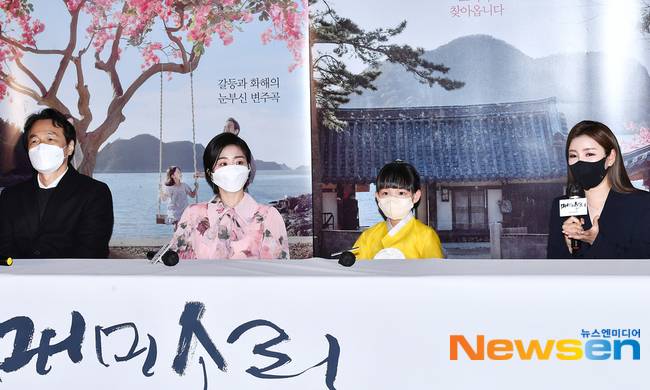 왼쪽부터 이양희, 주보비, 서연우, 송가인